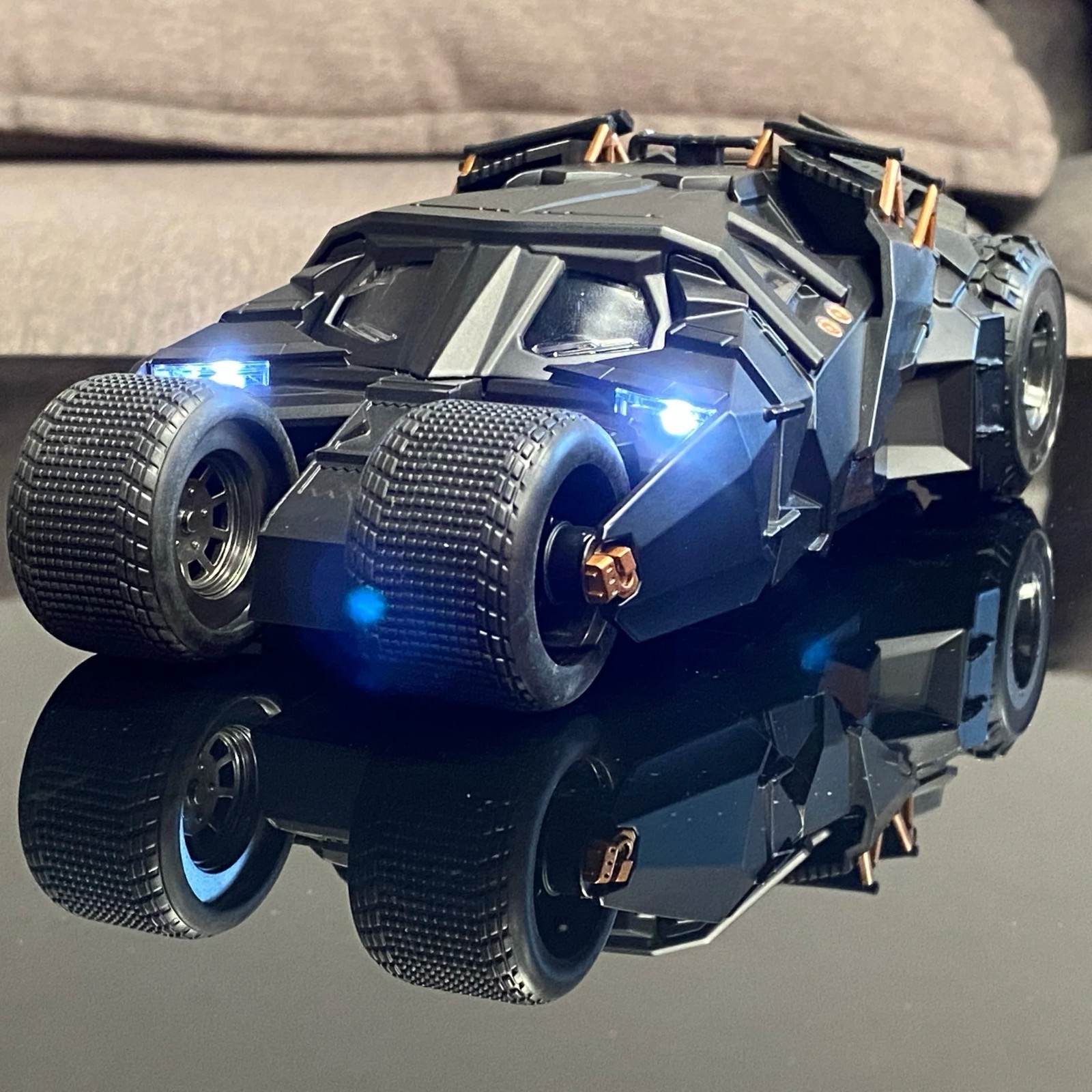 1:24 Batmobile Tumbler 2008 Diecast Model Car - Cockpit Open & Spray ...
