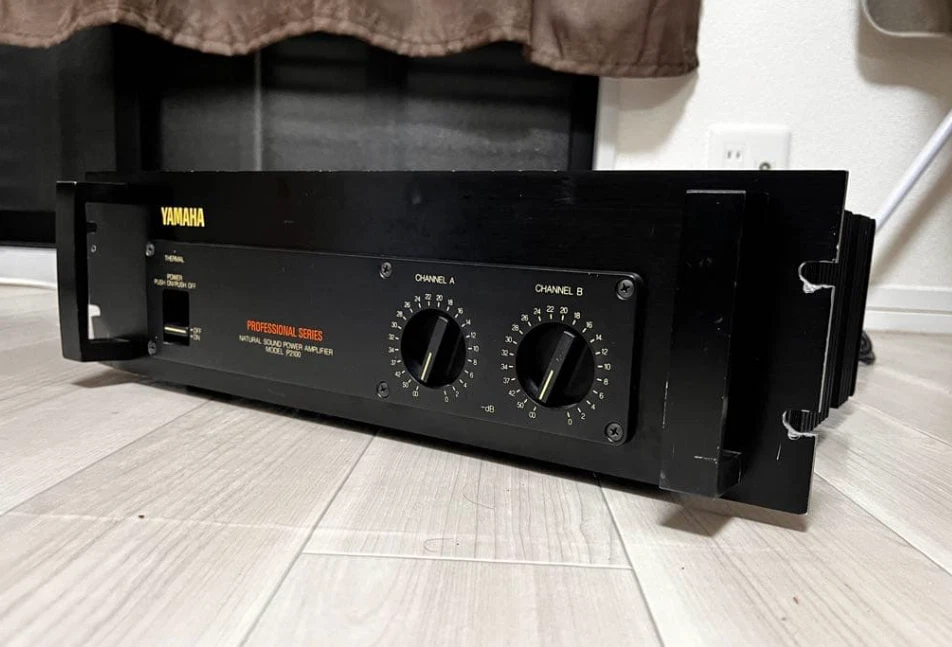 YAMAHA P2100 NATURAL SOUND POWER AMPLIFIER 85W+85W 8Ω AC100V 50/60Hz 230W - Image 3 of 4