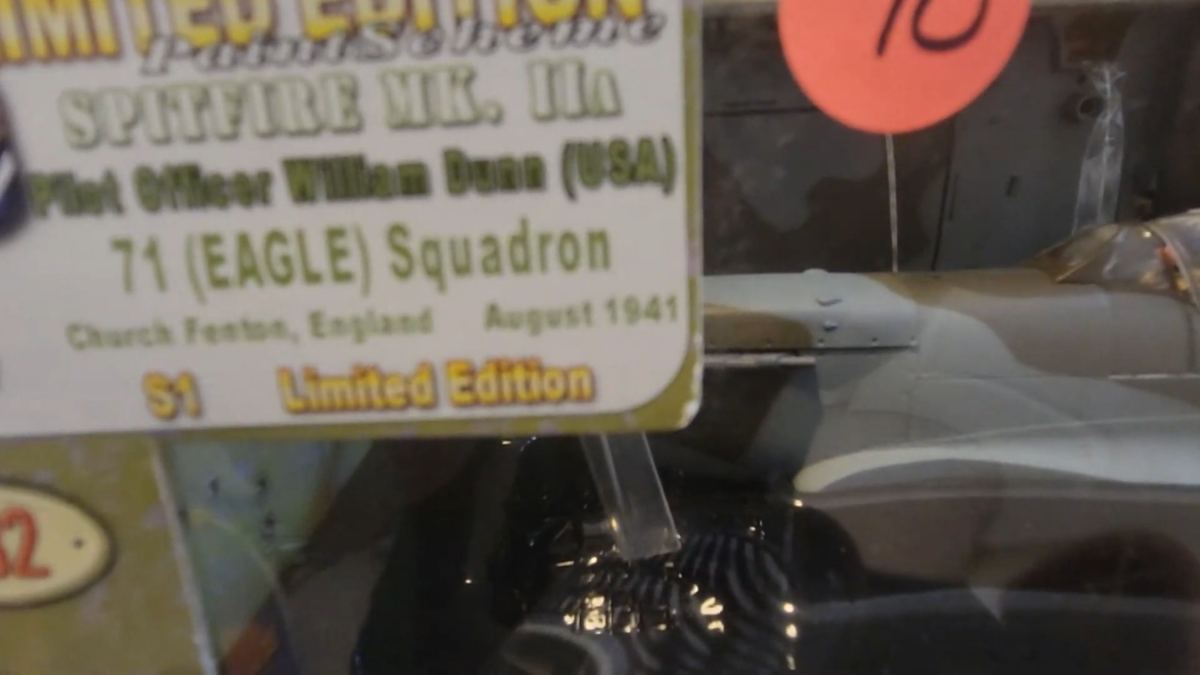 21st Century Toys Spitfire Mk IIa 1:32 Pilot W. Dunn Eagle