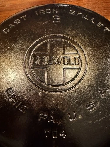Griswold Erie Cast Iron Skillet #8 Antique 704-L 10.5 Inch - Recently Seasoned