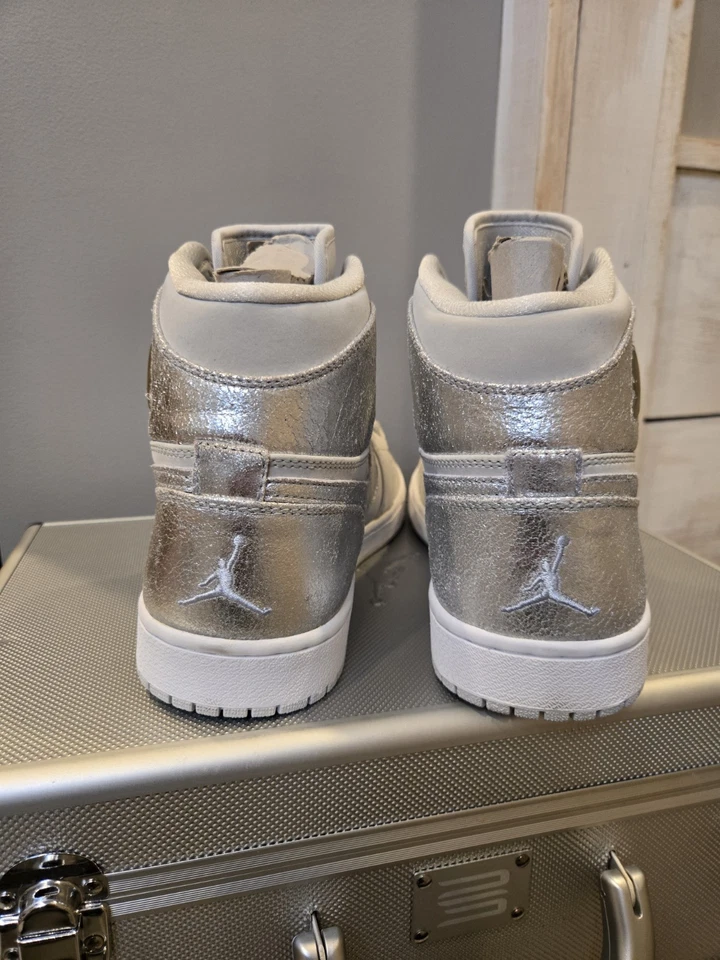 Air Jordan 1 Retro Alto 'Plata 25 Aniversario' Talla 12, D.S. Con caja de maleta Foto 3 de 4