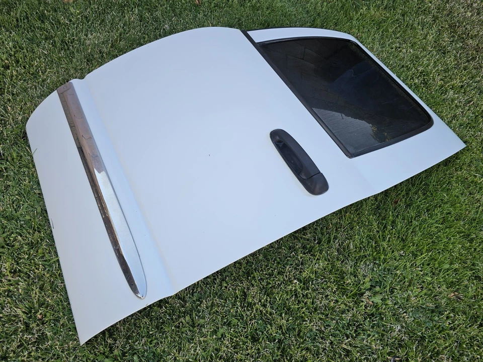 Dodge Ram 3500 2003-2008 OEM conjunto de puerta eléctrica trasera izquierda blanca California Foto 3 de 4