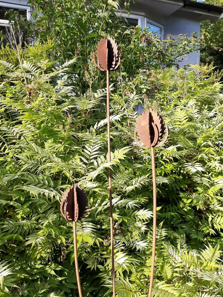 Cuffy's Metal triple teazel sculpture garden decoration - Image 3 of 4