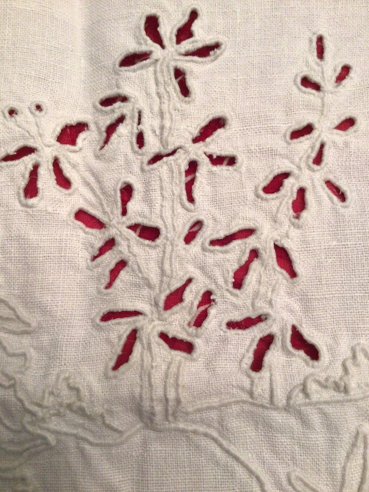 Ancien linge de maison.  Centre De Table Dentelle Broderie - Photo 3/4