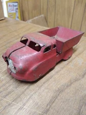 Vtg 1930's Wyandotte Pressed Metal Tin toy Dump Truck 6" Grille Head Lights Anti
