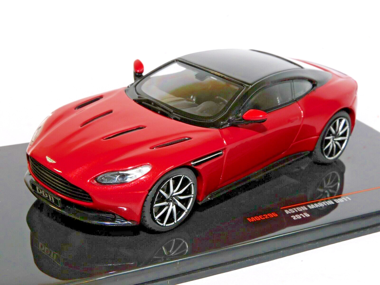 IXO ASTON MARTIN DB11 2016 METALLIC RED 1/43 MOC296