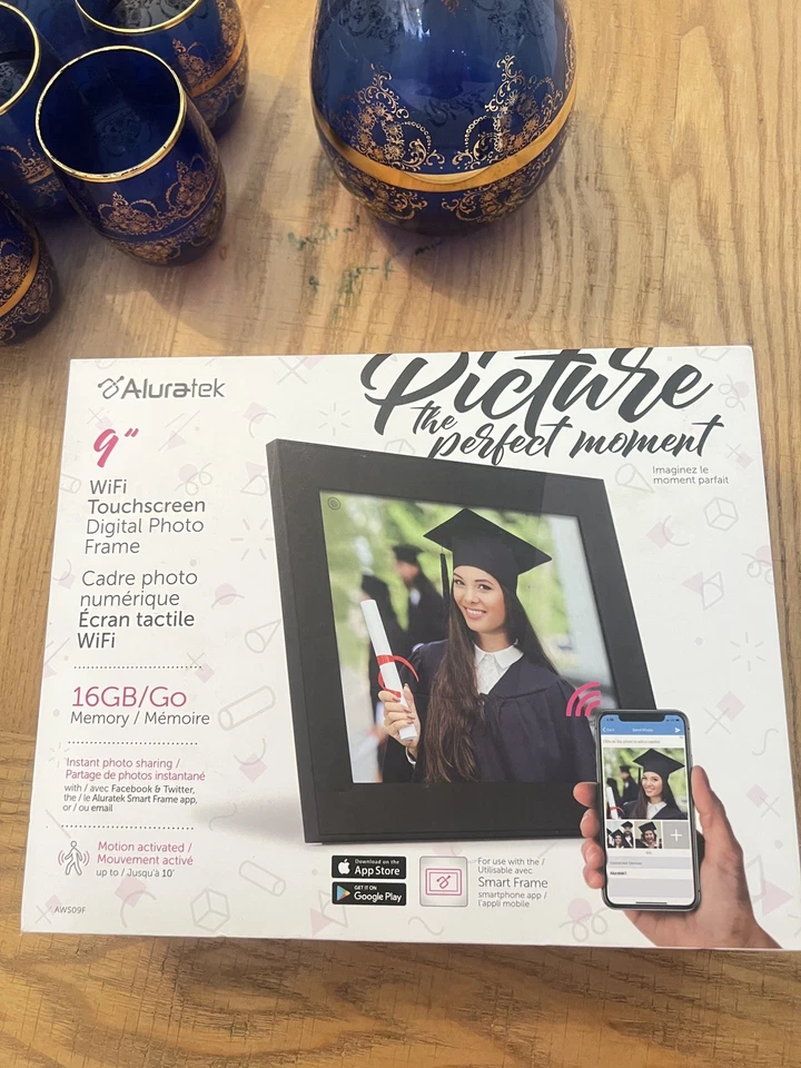 Aluratek Inc 9 Wifi Digital Photo Frame W/ Touchscreen Ips Display & 16 Gb Memor - Image 3 of 4