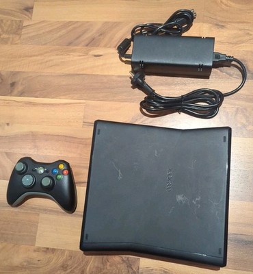 Xbox 360 S Slim 4GB Matt Microsoft Xbox360 GETESTET   + Controller / Stromkabel