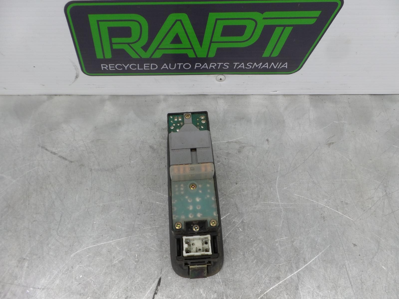 1997 Suzuki Baleno MASTER WINDOW SWITCH RH FRONT 4DR SEDAN/WAGON 04/95-12/01 image 2