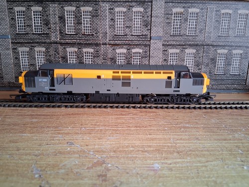 Lima 205076 Class 37 No 37069 in Dutch Grey And Yellow | Zustand: Used