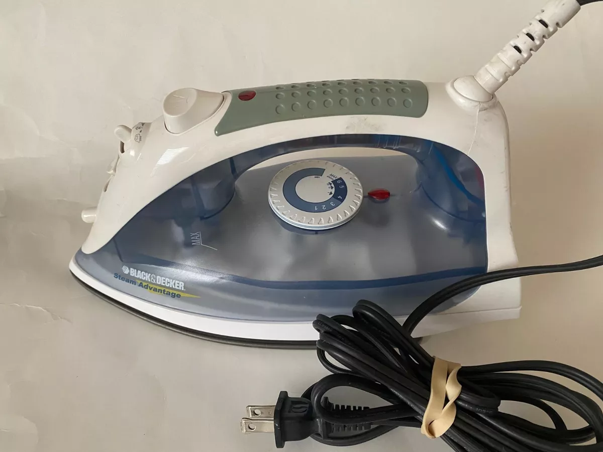 How to Use a Black & Decker Steam Iron Advantage