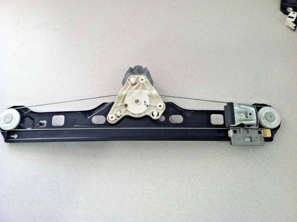 MERCEDES-BENZ W203 C230 C320 CLASE C 2001-2007 ~ REGULADOR VENTANA TRASERA DERECHA Foto 2 de 3