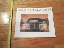 1982 Chrysler New Yorker Car auto Dealer showroom Sales Brochure