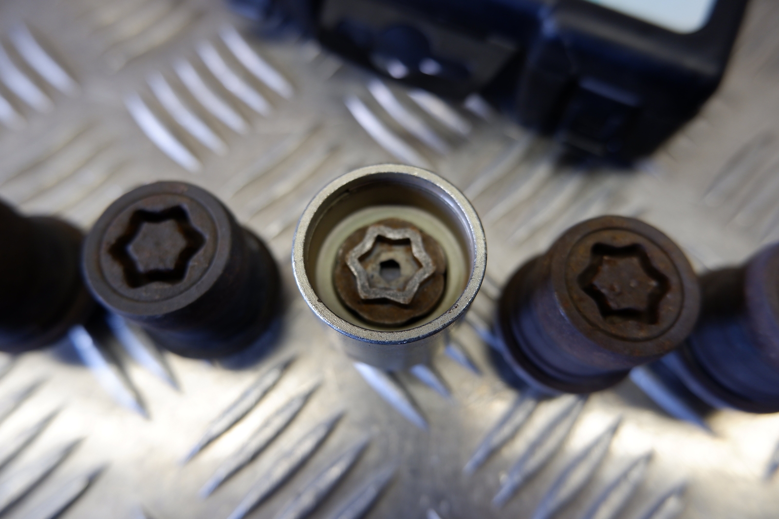 LEXUS RX450H 20092021 WHEEL SCREW NUT KIT PZ4AKEV90600 OEM eBay