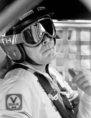 Buddy Baker Sits In His Race Car Prior To The Start 1981 OLD PHOTO 2
