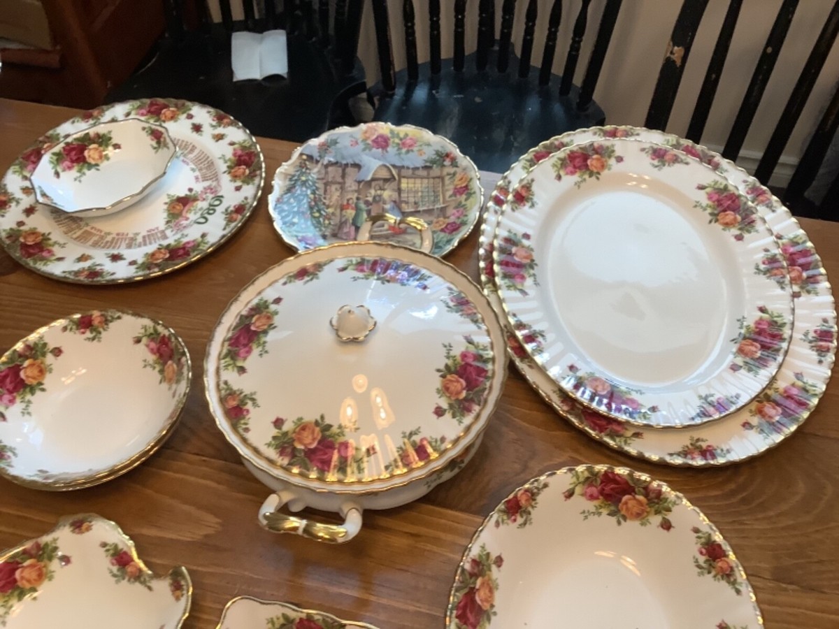 Royal Albert OLD COUNTRY ROSES SET OF 133 Pieces. Items are sold