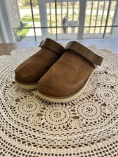 UGG Goldenstar Clogs Womens 8 Chestnut Brown Suede Platform Mules Strap Comfort