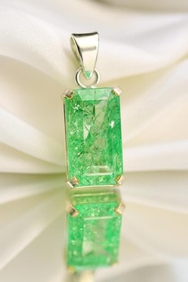 GIE Certified 25.44 Ct Natural Green Emerald 925 Silver Pendant Loose Gemstone