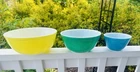 VTG Pyrex Primary Colors Mixing Bowls Set of 3, Yellow, Green, Blue