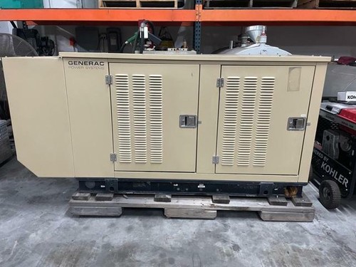 Generac 20 KW NG/LP Generator w/242 Hours (2004), Weatherproof Enclosure - Picture 1 of 5