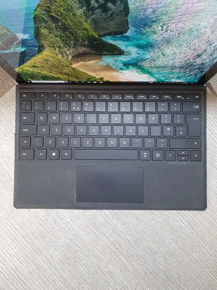 Microsoft Surface Pro 4 12.3" M3-6Y30 @ 0.9GHz 4GB RAM 128GB SSD Grade C EI1102 - Image 2 of 4