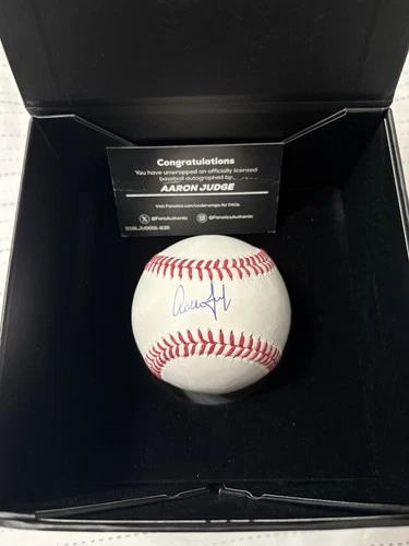 Aaron Judge New York Yankees Signed Baseball - Fanatics/MLB Hologram Certs