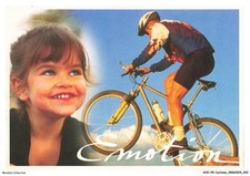 AHOP8-0730-CICLISMO - EMOCIÓN - UN CICLISTA Y UNA NIÑA