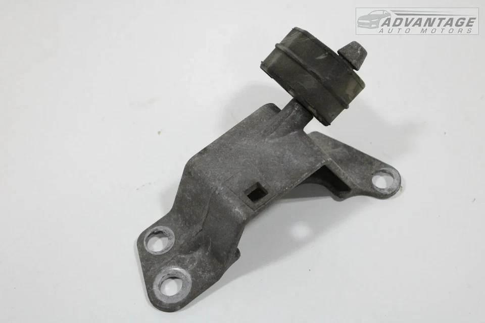 Chrysler Pacifica 2017-2025 silenciador de escape trasero suspensión y soporte de montaje OEM Foto 2 de 4