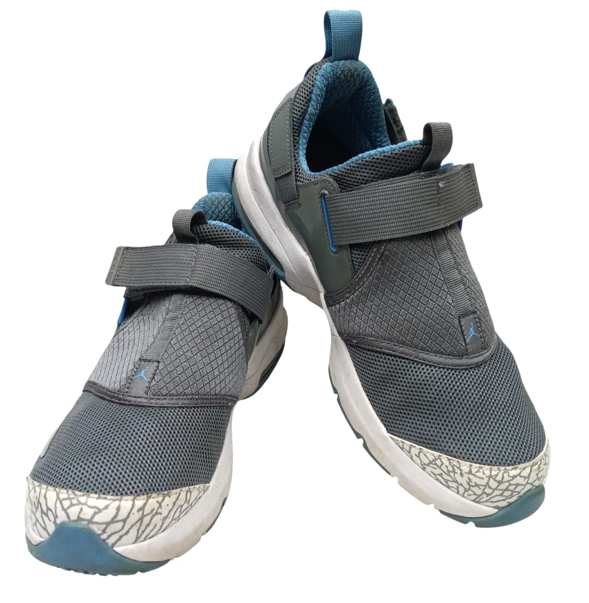 Jordan Trunner 11 LX Gray for Sale | Authenticity Guaranteed  display picture 3
