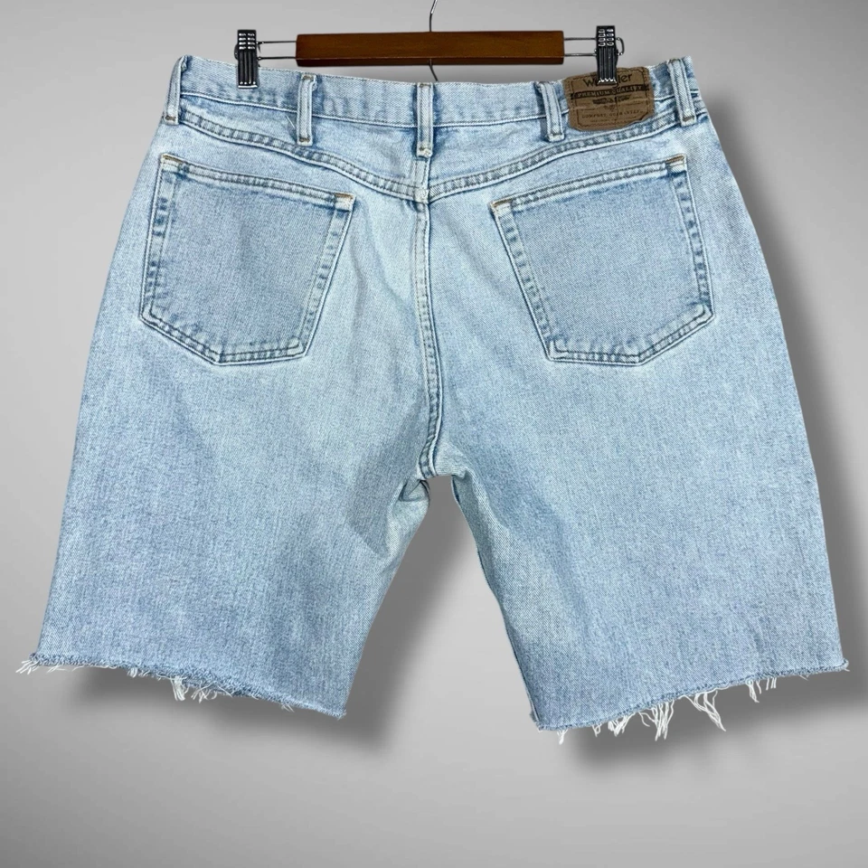 Pantalones Cortos Wrangler Jeans 36x9 Azul Lavado Claro Corte Dobladillo Crudo Calce Relajado Foto 2 de 4