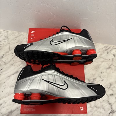 Nike Shox R4 Black Metallic Silver Argent Orange 2025 HQ1988-002
