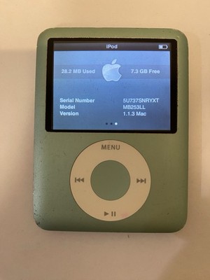 Apple iPod Nano 3rd Generation 8GB - Light Green - Lock Button