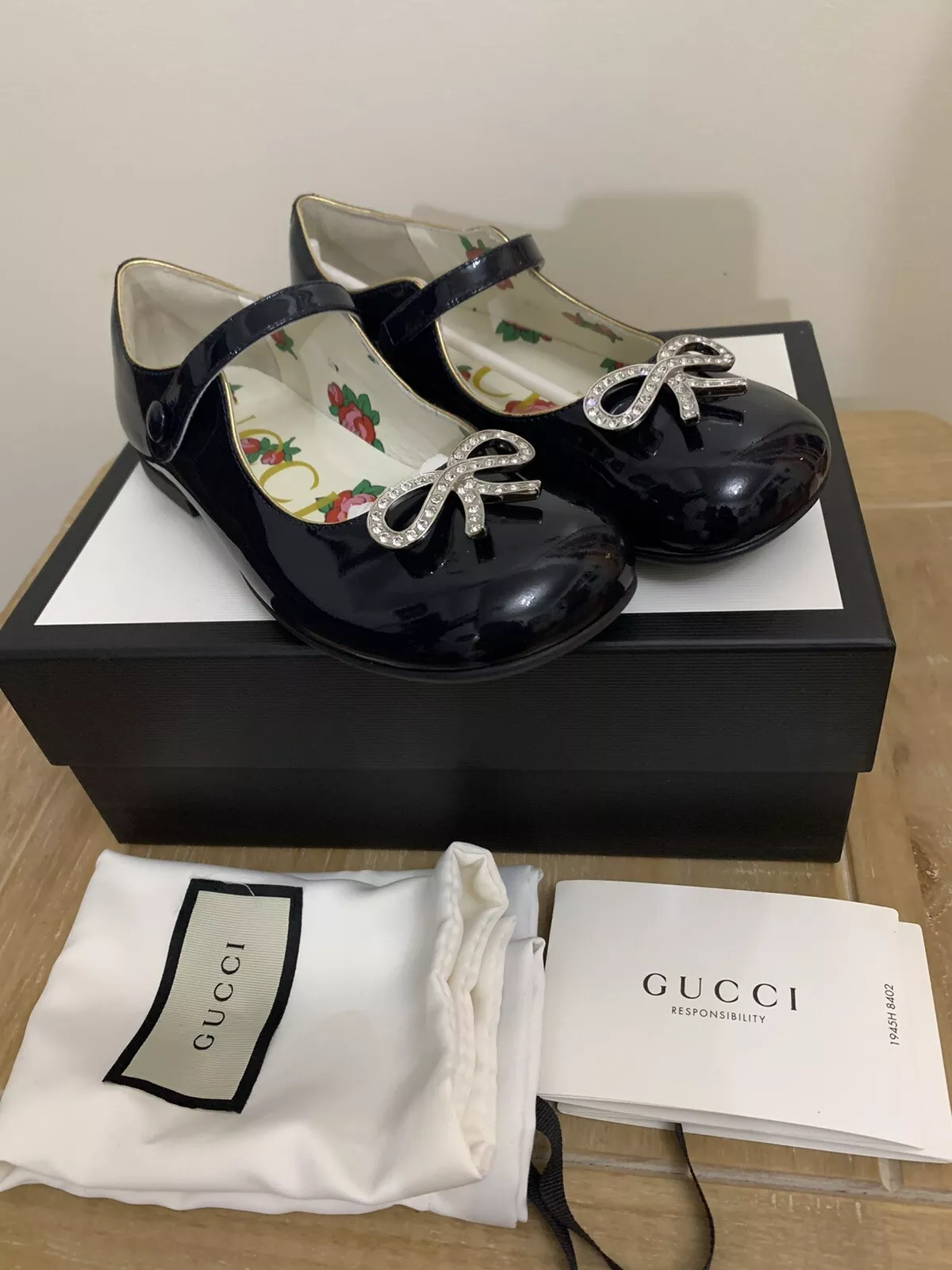 CHAUSSURES DE BALLET BN GUCCI FILLES BLEU MARINE CUIR VERNI NŒUD CRISTAL POINTURE 12,5 UK