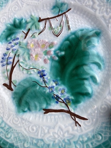 Vintage art nouveau plate majolica green ferns pink blu flowers embossed design - Picture 3 of 6
