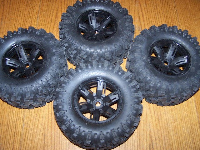 Traxxas 7772X Roues X Pré-collées Noires Avec Pneus Maxx (classées 8s), Vendues Par Paire, M