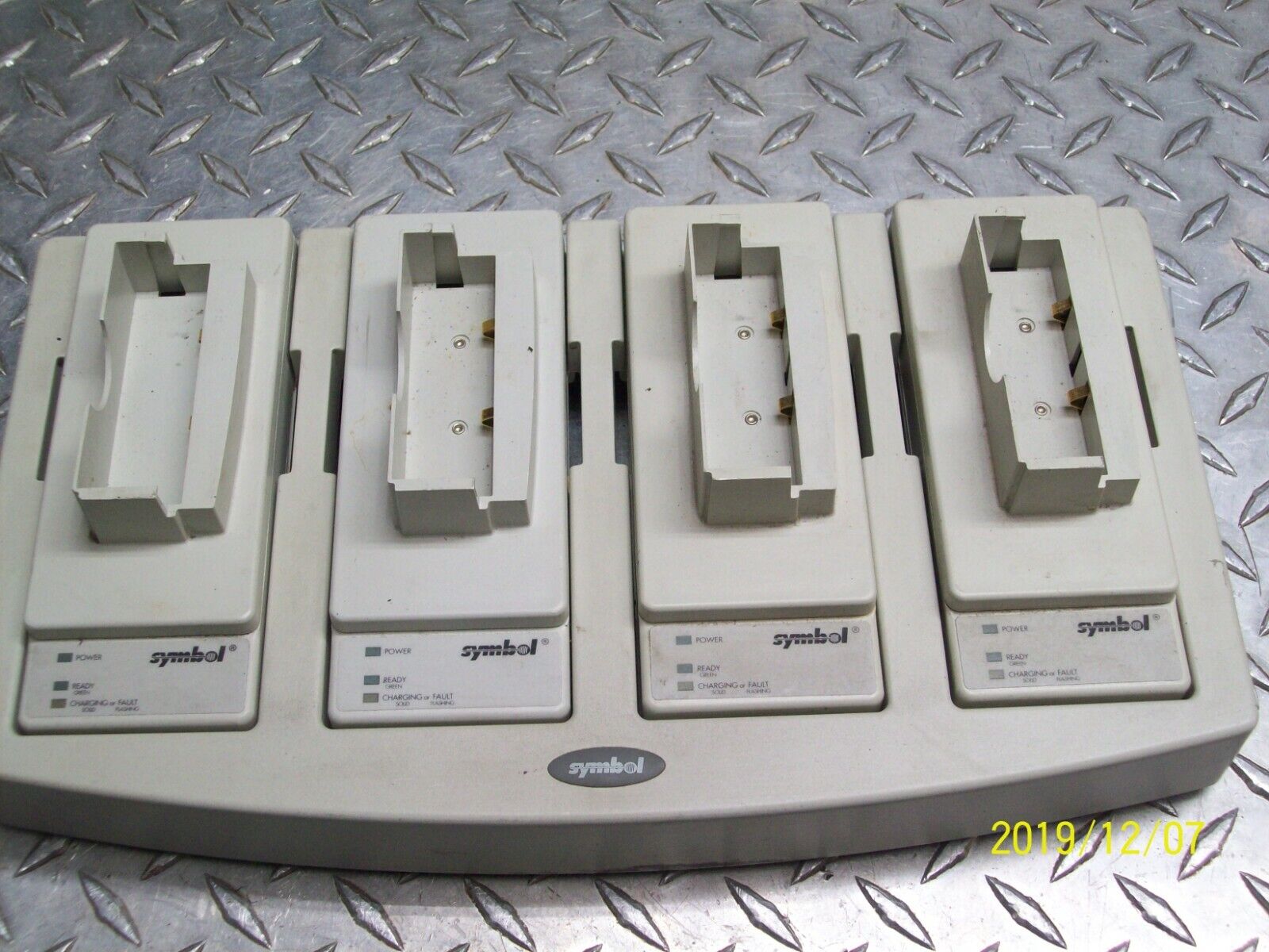 SYMBOL 20-33569-01 BATTERY CHARGER BASE w (4) 21-32665-09 CHARGERS REV D