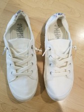 women's mad love lennie lace up canvas flexible bottom sneakers