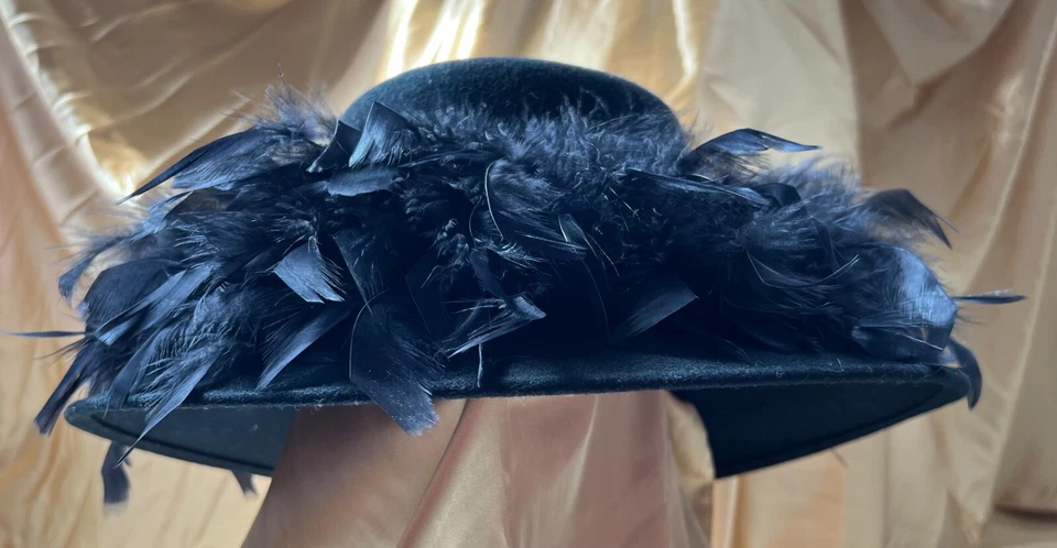 Sombrero vintage Betmar New York negro con plumas 100 % lana Foto 2 de 4