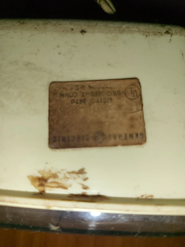 Vintage General Electric Clock 3478 White Rectangle Face 3"H x 3.5W x 3"D ** - Image 2 of 4