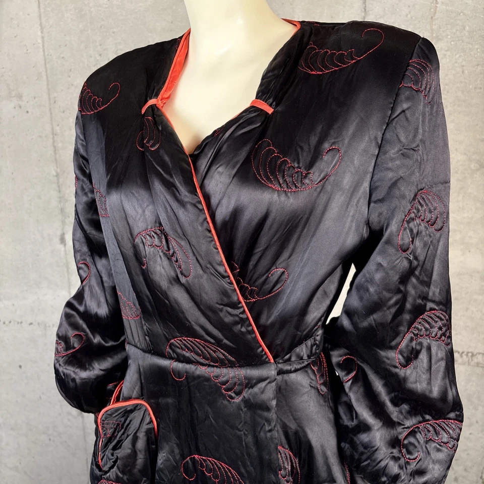 VTG Paulette Original of Chicago Hollywood Quilted Satin Robe 40's - Image 2 of 4