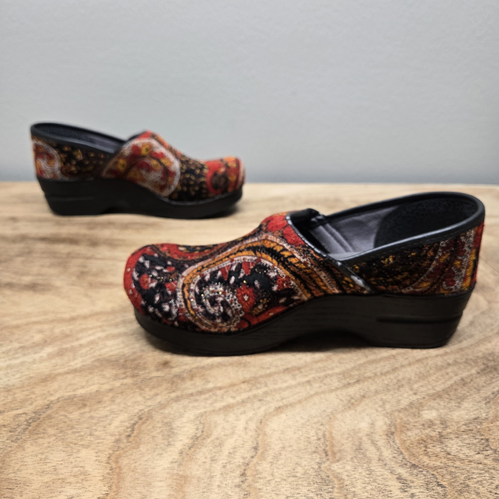 Dansko Clogs Women 38 Red Vegan Paisley Tapestry Faux Velvet Professional Shoes