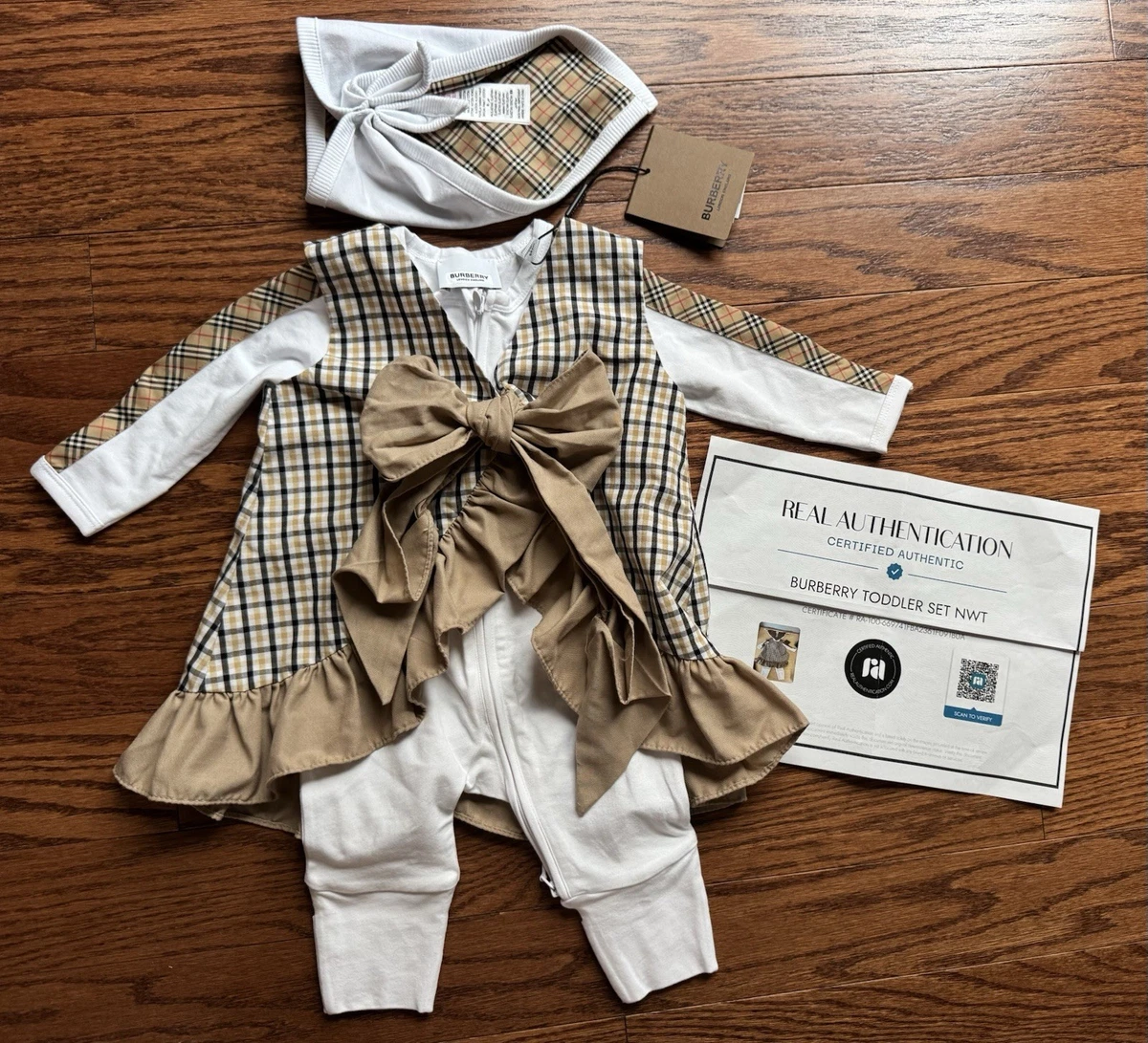 Preços baixos em Burberry Conjuntos para Bebês e Crianças Pequenas