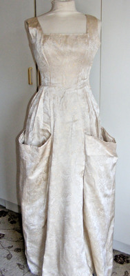 Vintage 50er Jahre Abendkleid Ballkleid creme Satin & Goldarbeit & große Taschen XS