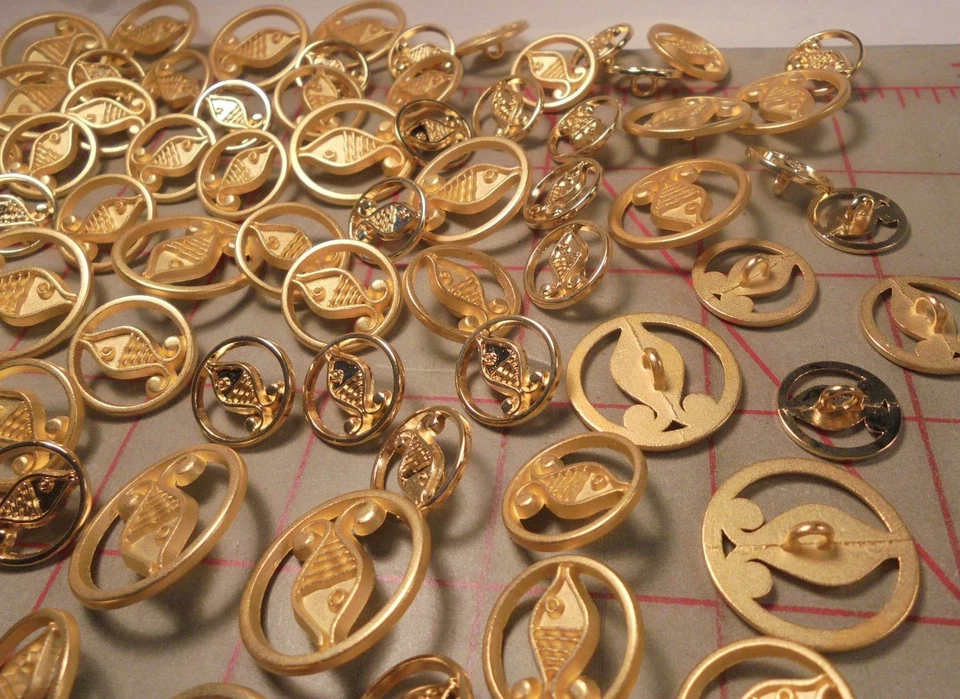 20 Small Metal Shank Button Shiny Gold Single Fish Design5/8" 15mm Made in Italy - Image 3 of 4