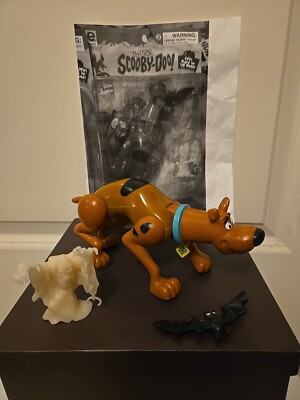1999 CARTOON NETWORK SCOOBY-DOO! Scooby Doo Figure, Bat & Ghost Great Condition