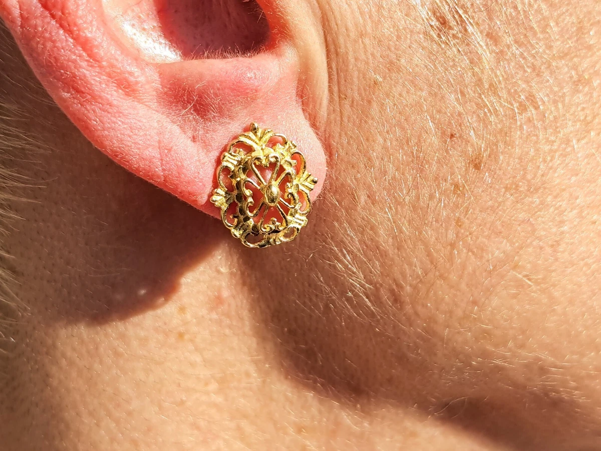 Orecchini a nodo da Donna in Oro 18 Carati Chiusura o misura: Perno e vite Misura forma: 2° 3g
