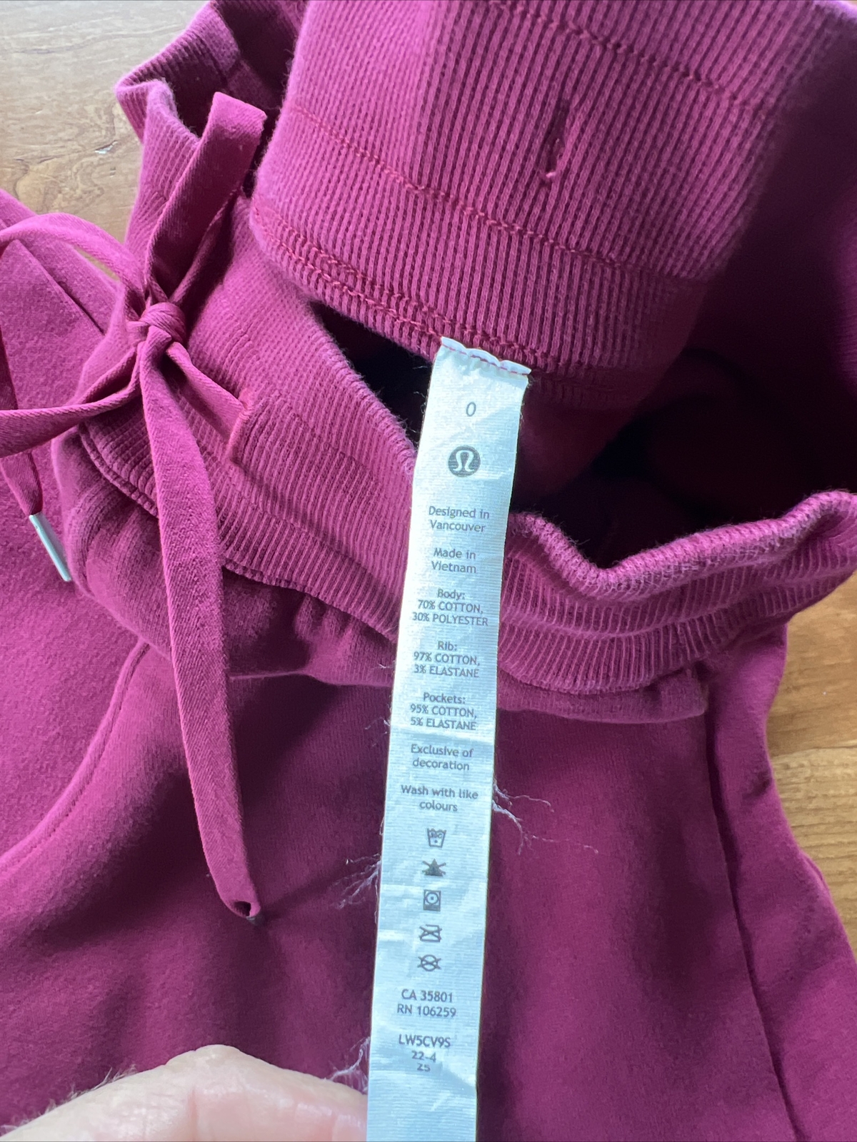 Lululemon women’s scuba sweatpants cranberry 0 Gem