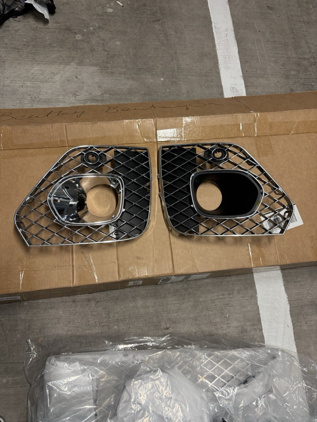 Bentley Bentayga 2021-2024 Front Bumper grille