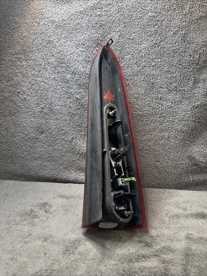 Driver Left Tail Light Station Wgn Upper Fits 01-04 VOLVO V70 SERIES 1438530 - Image 2 of 4