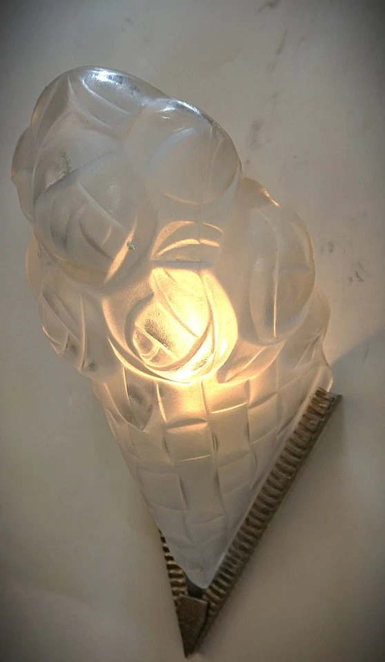 Par de apliques de pared franceses Art Deco de Degue años 30 Francia Foto 2 de 4